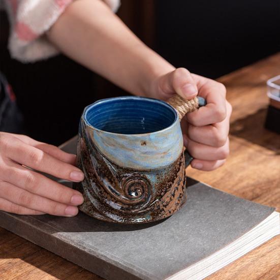 Керамическая кружка ручной работы 320 мл Винтажная чашка для чая и кофе с ротанговой ручкой Креативный спиральный дизайн Градиентная глазурь Посуда для напитков Домашний декор Подарки