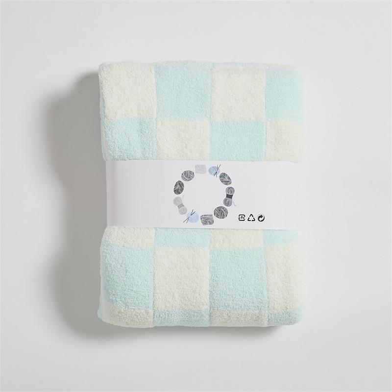 Вязаный плед из бархата в крупную клетку в стиле ретро