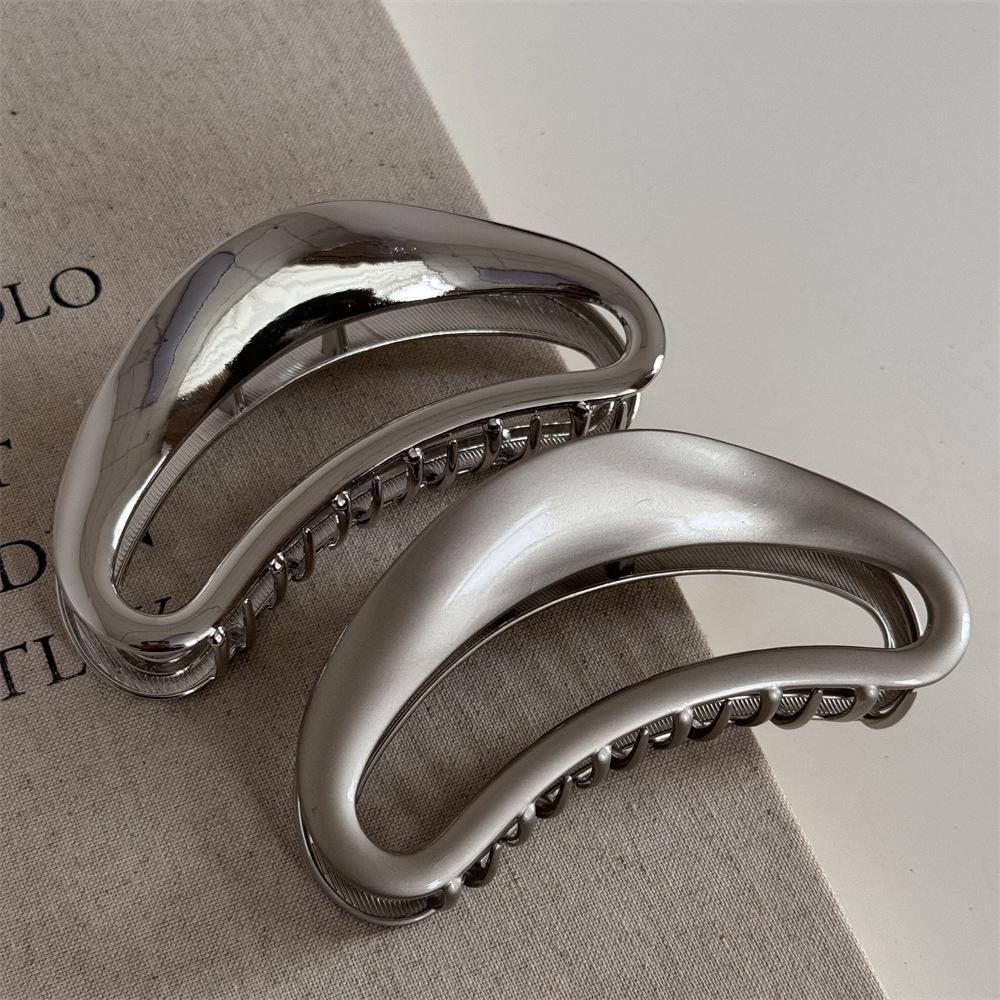 Alloy Hollow Moon Hair Claw Clip Retro Temperament Hair Claw Clip for Women Spring Summer Vintage Back Head Hair Styling Clip