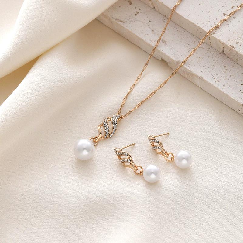Trendy Rhinestones Hollow Out Leaf Imitation Pearl Pendant Necklace Drop Earrings for Women Elegant Vintage Jewelry Sets Gift