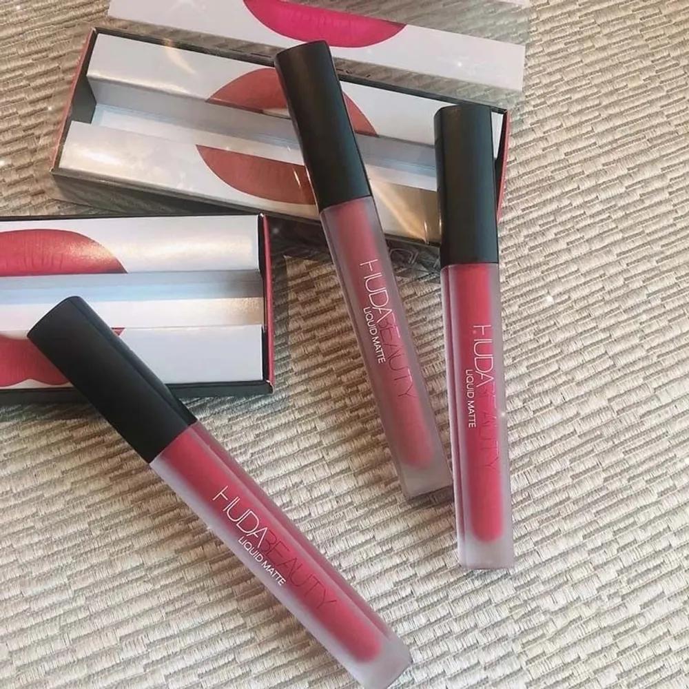 Матовая помада Huda Beauty