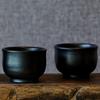 Минималистичный черный фарфоровый набор из двух чайных чашек