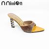 Летние новые женские тапочки, сексуальные роскошные остроносые цветные туфли на высоком каблуке со стразами, свадебные туфли большого размера для вечеринок