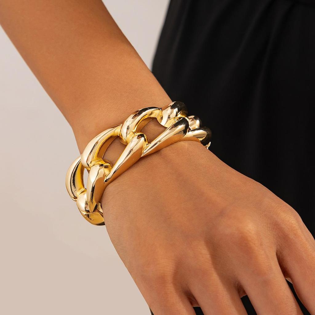 Европейский и американский браслет с овальной пряжкой: Нестандартный дизайн металла