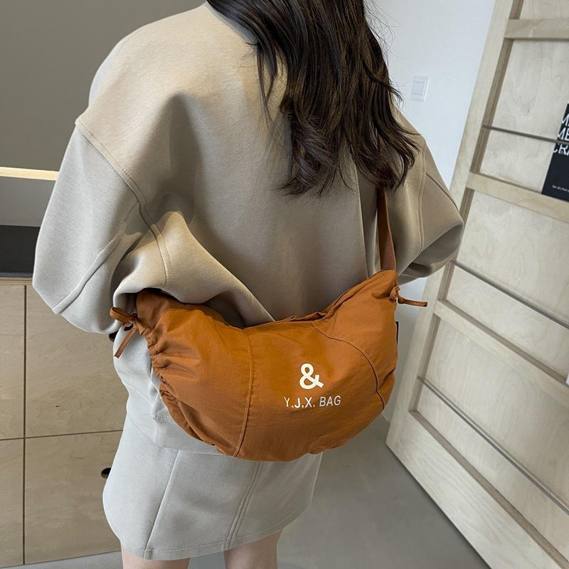 Повседневная женская сумка 2024 года, новая модная сумка для поездок на работу на плечо, большая вместимость, летняя сумка-пельмень через плечо