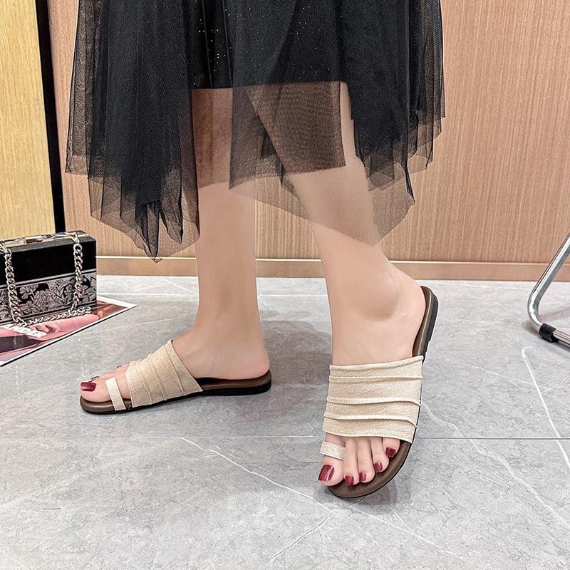 Дизайнерские нишевые шлепанцы с плиссированным носком на плоской подошве, женские летние 2025, новая корейская версия, повседневные крутые шлепанцы с мягкой подошвой