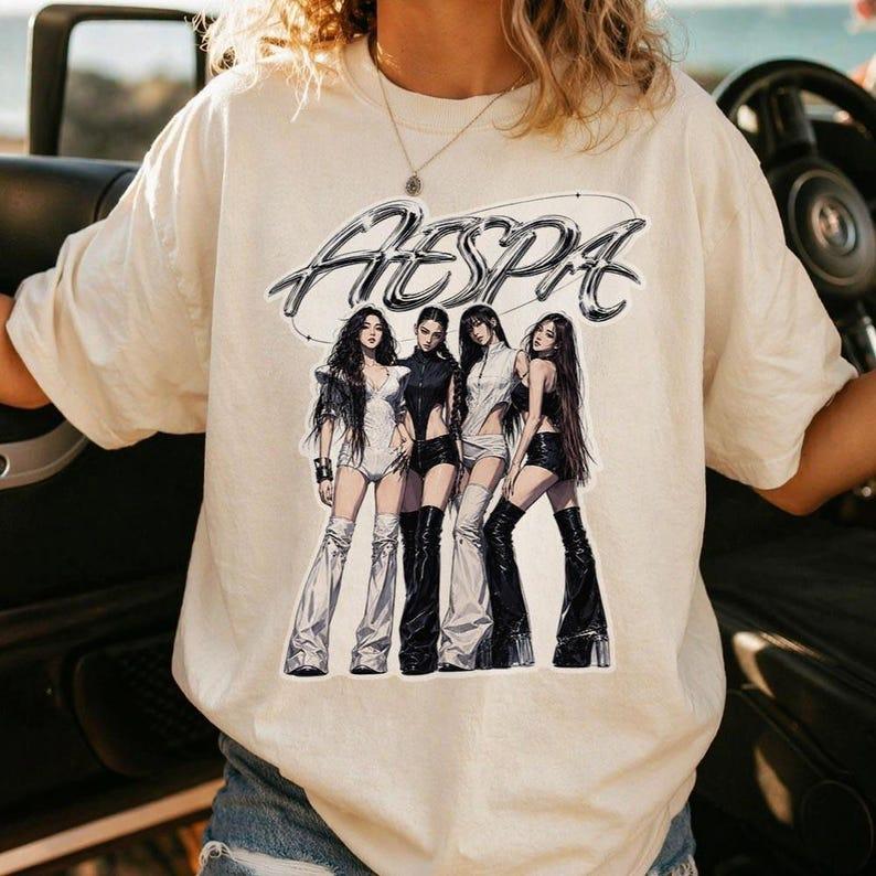 Футболка с иллюстрацией Aespa K-pop Девушки Графическая футболка Арт Идол Подарок фанату Наряд для концерта Топ Дышащий материал Без духоты в жаркое лето