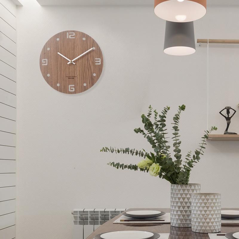Pastoral Solid Wood Clock Creative Wall Clock Living Room Simple Modern Clock Home Round Personality Bedroom Mute