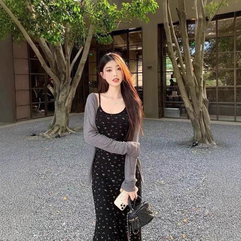 2025 Французский стиль Цветочный принт Приталенное Черное Летнее Платье с Регулируемыми Бретелями