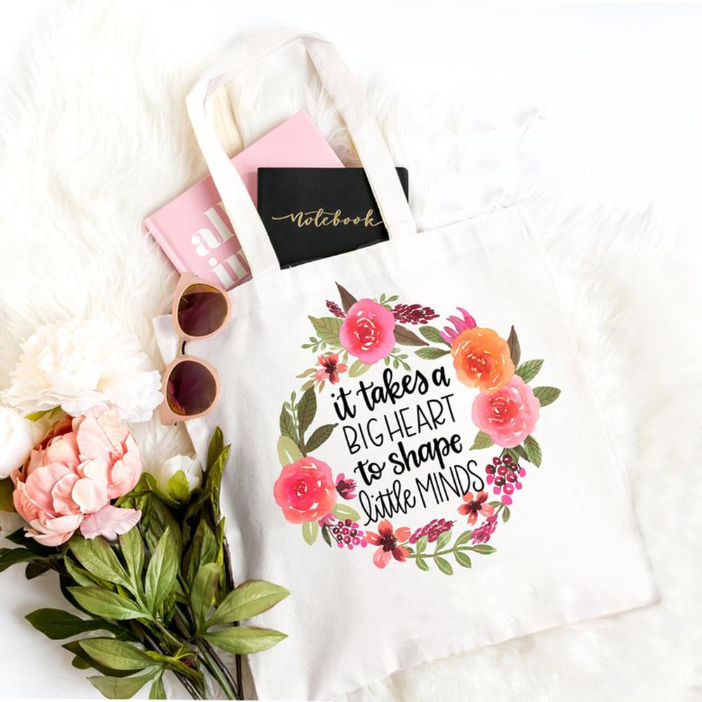 Требуется большое сердце, чтобы сформировать маленький разум, холст, многоразовая сумка для покупок, тканевые сумки на плечо для учителя, модный подарок, большая сумка для покупателя