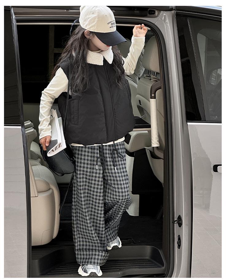 Комплект зимнего хлопкового жилета и клетчатых брюк на флисовой подкладке для девочек, 2025