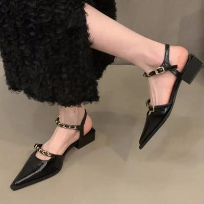 Модные женские сандалии 2024 года, новые универсальные летние сандалии, сексуальные сандалии с острым носком в стиле панк, с металлической цепочкой, на низком каблуке, туфли для вечеринок Zapatos