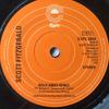 7-дюймовая пластинка СКОТТ ФИЦДЖЕРАЛЬД - Walk Away Renee / Please Say Hi To  SEPC5040 EPIC 1977 Великобритания Рок Б/У