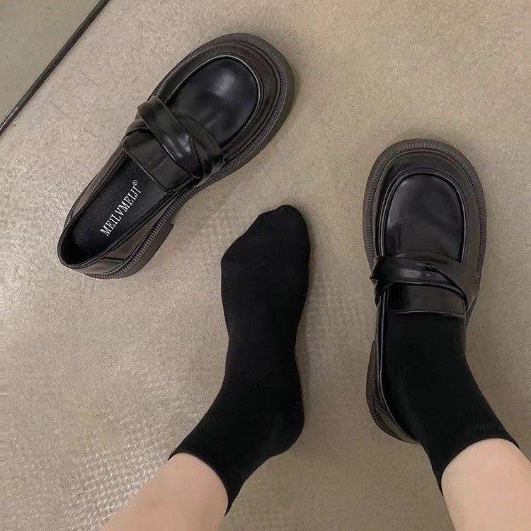 Работа лоферы на мягкой подошве женские 2024 новые весна и осень черные одинарные туфли универсальные одинарные туфли британский стиль маленькие кожаные туфли