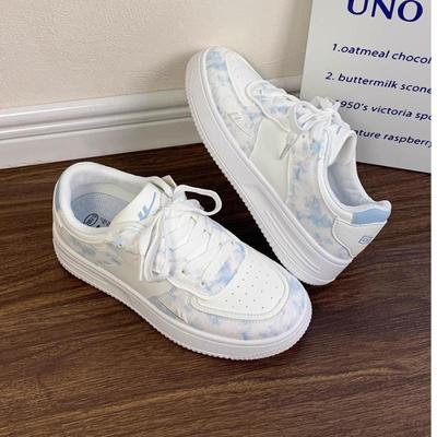 Женская обувь, маленькие белые туфли, кеды, новые удобные и универсальные на толстой подошве, нишевая повседневная обувь, женские кеды, женские модели