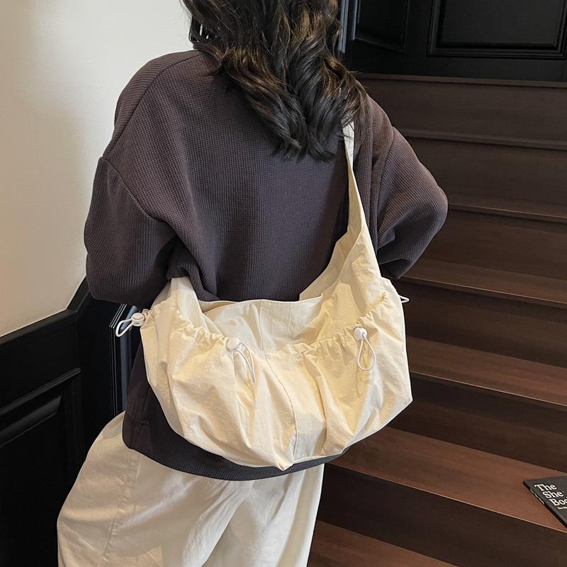 Складная плечевая сумка большой вместимости, легкая сумка-мессенджер на кулиске, простая повседневная сумка-пельмень, сумка для ежедневных прогулок для женщин