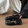 Французские туфли Мэри Джейн с пряжкой в стиле Сяосянфэн, женские, весна 2025, новые, в ретро-стиле, с мягкой подошвой, с мелким вырезом, одинарные