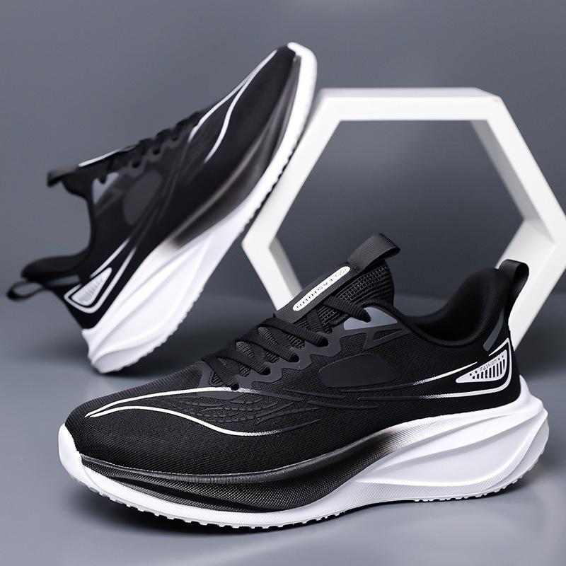 Мужская обувь 2025 новая летняя сетчатая дышащая повседневная спортивная обувь нескользящая с мягкой подошвой кроссовки мужской тренд 2025