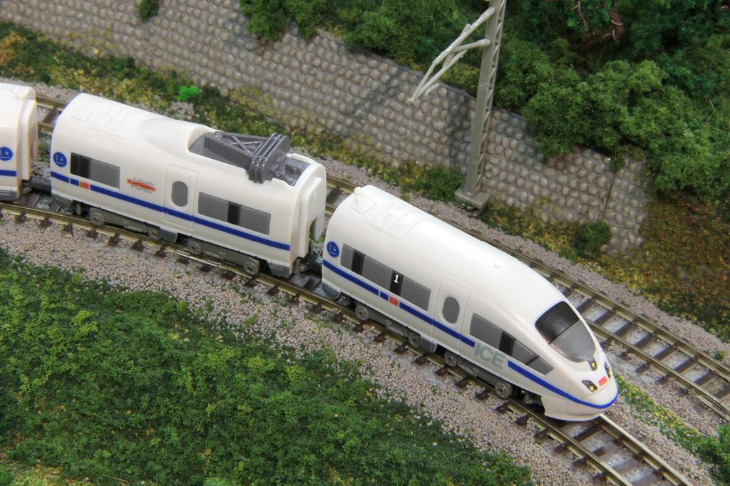 Rokuhan Z Gauge Z Shorty DB ICE3 BR406 Model Train Europa/Europe ST014-3
