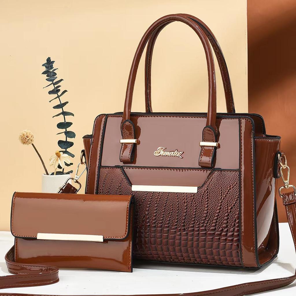 2024 New Large Capacity One Shoulder Handbag Women's Retro Bag
