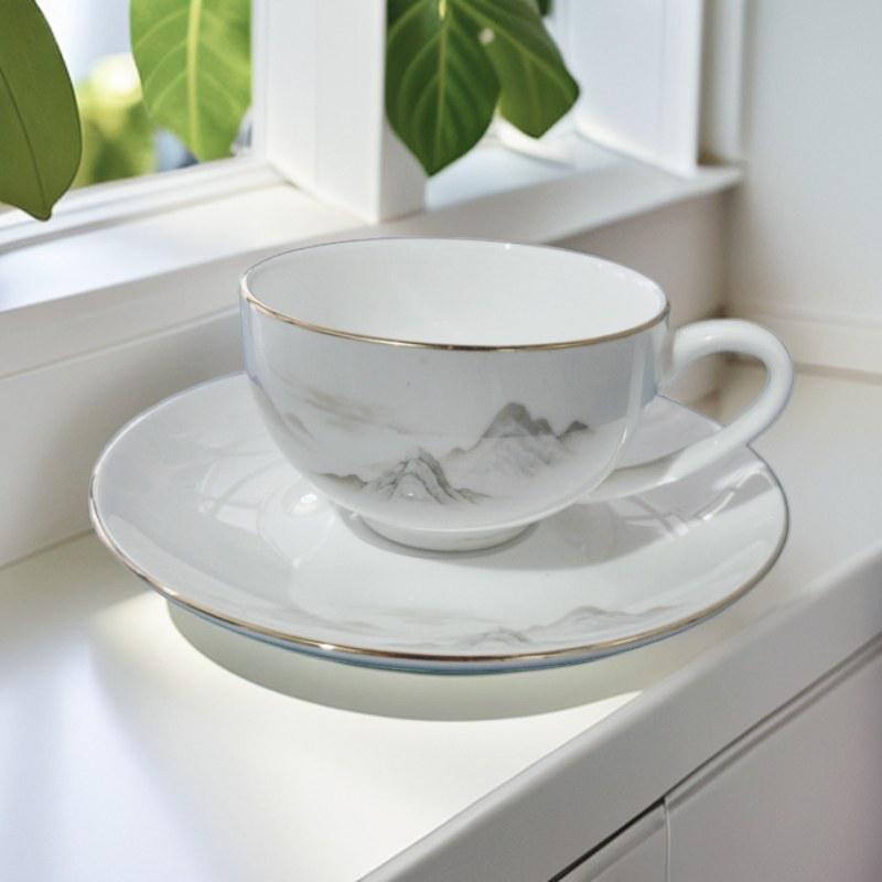 Luxury Gold Rim Bone China Tableware Set - Elegant Ceramic Plates, Bowls, and Dishes for Hotels or Home Use