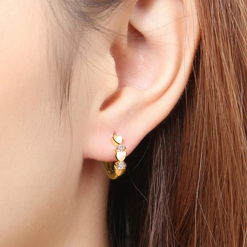 Huitan Милые серьги-кольца с маленькими сердечками для женщин, 3 цвета металла, модные серьги-кольца для девочек, необычные аксессуары, эффектные цирконы