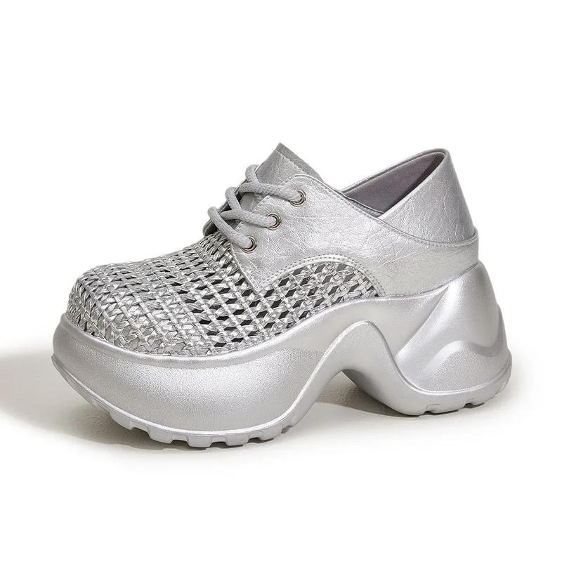 Мода 9СМ Плетение Лаковая Синтетическая Микрофибра Кожа Мода Женские Сандалии Массивные Кроссовки Полые Блестящие Вулканизированные Платформа Клинья Обувь