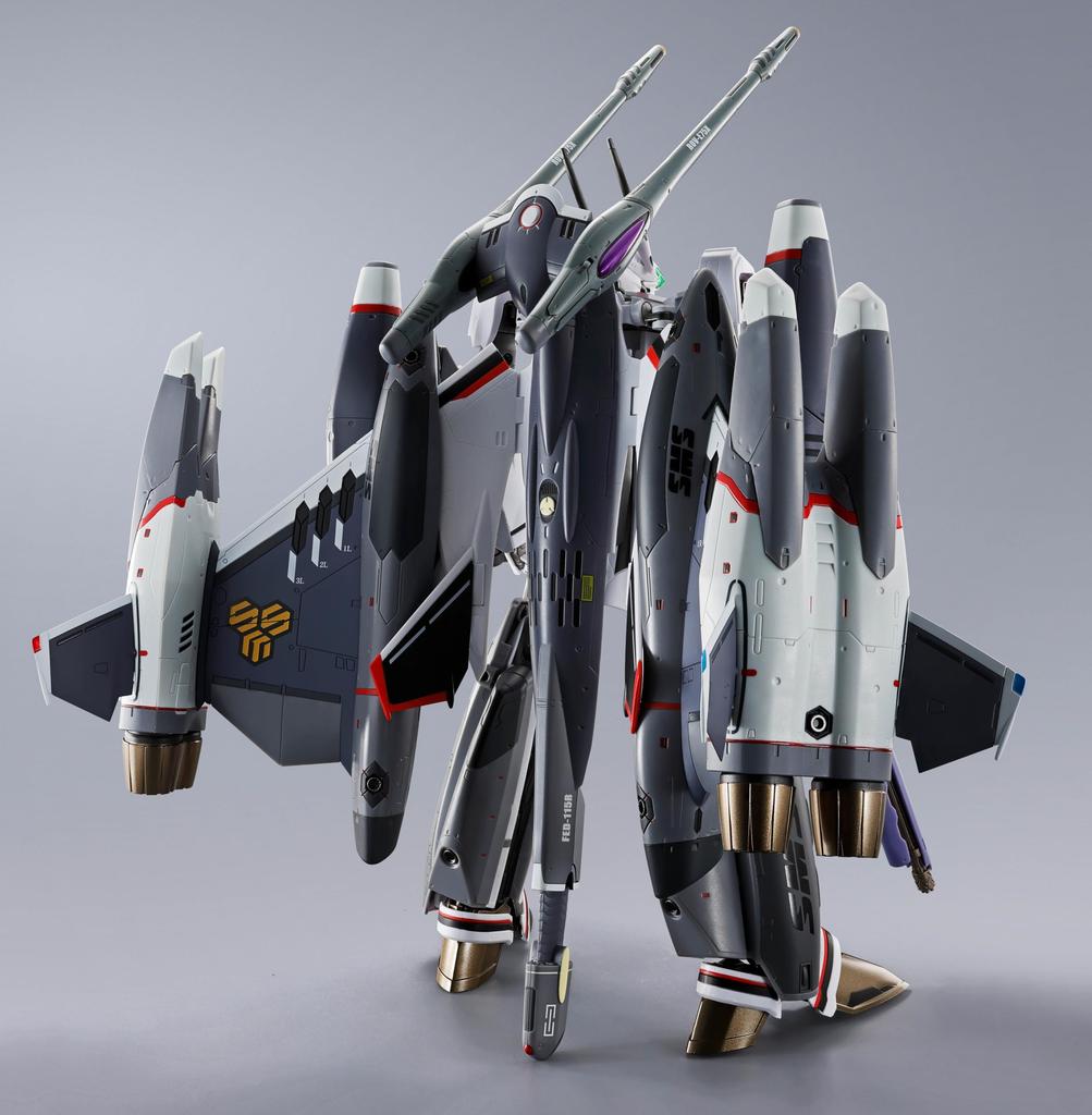TAMASHII NATIONS Macross - Tornado Messiah Valkyrie (Revival Ver. Used by Alto Saotome) DX Chogokin Figure