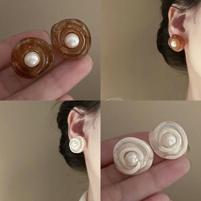 Серьги-пусеты с жемчугом из смолы в виде цветка, модные ретро серьги высокого класса, нишевые серьги с индивидуальным дизайном