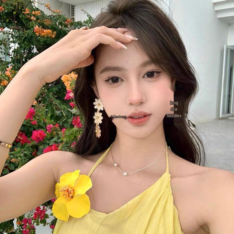 2025 Trendy Straw Woven Flower Earrings: Exaggerated Beach Style Women's Clips, Beautiful Stud Accessories