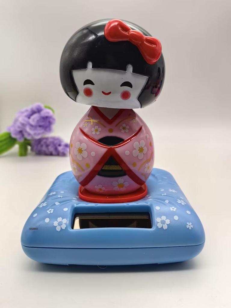 Танцующая японская кукла гейша на солнечной батарее - Кимоно, украшение для автомобиля