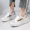 Летняя сетчатая обувь женская дышащая тонкая 2025 новая на толстой подошве кроссовки папы студенческие сетчатые спортивные туфли увеличивающие рост маленькие белые туфли