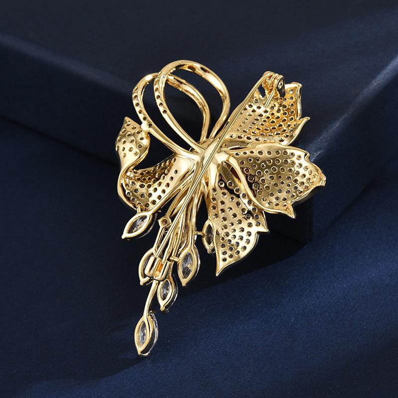 Fashion Clothing Temperament Versatile Accessories Luxury Atmosphere Micro-Set Zircon Beeswax Pearl Flower Brooch