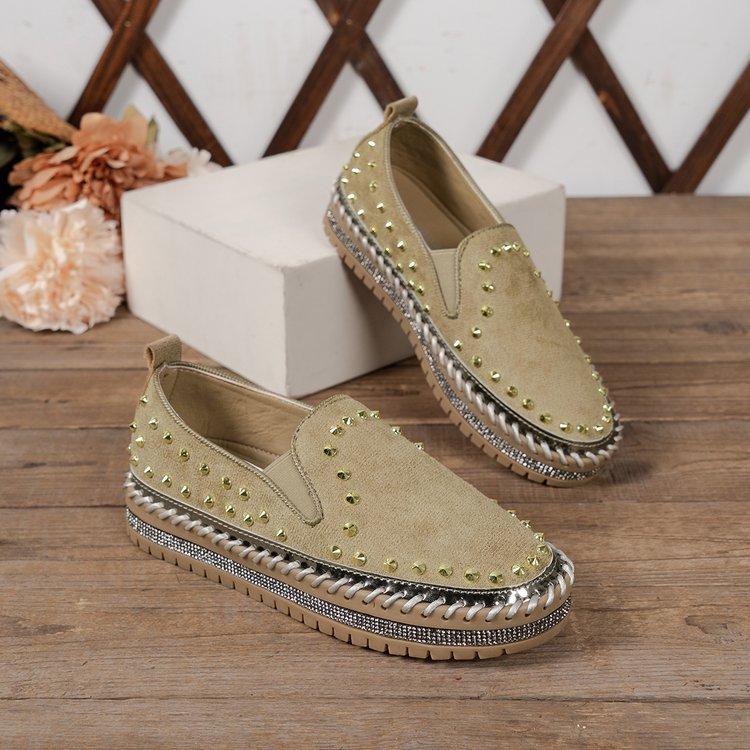 Большие размеры повседневные одинарные туфли женские весна 2024 новые на толстой подошве с заклепками модные женские туфли