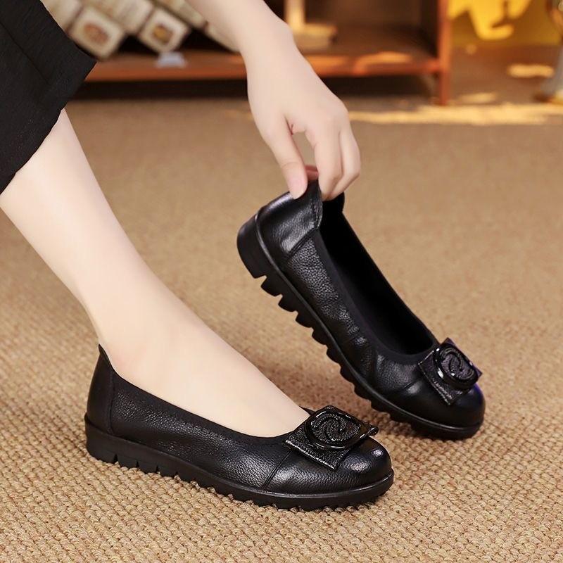 Spring and Autumn new mother shoes soft leather soft sole women's shoes comfortable one-pedal single shoes shallow mouth work shoes middle-aged and