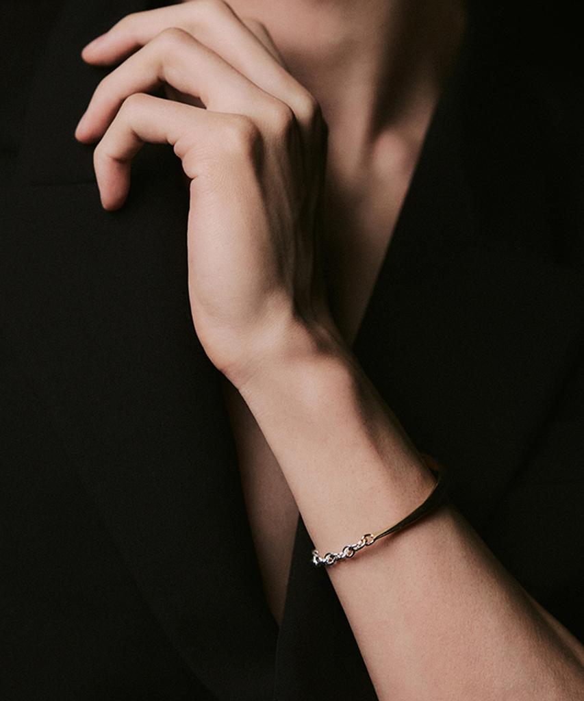 Hustad 243 Gold Leaf Line Bracelet_ 925 Silver / 14K Gold Bracelet