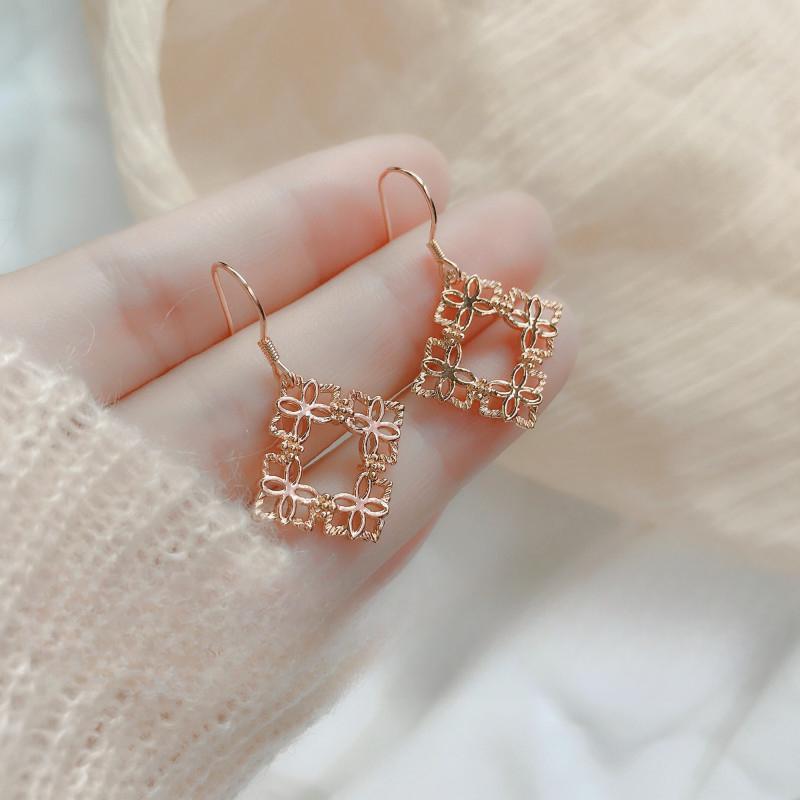 Милые полые квадратные серьги-бабочки с крючком для ушей, женские серьги Niche Design Sense Square, простые серьги Cold Wind