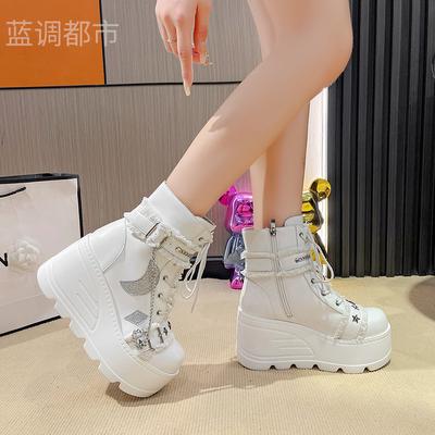 Модные ботинки на толстой платформе в готическом стиле, женские ботильоны на танкетке 9 см, осенние, с пряжкой, панк, уличный стиль, косплей, боты, мотоциклетная обувь с цепями