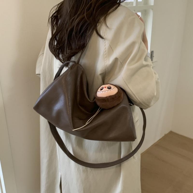 Ретро сумка женская большой вместимости 2025 новая осенне-зимняя универсальная на плечо сумка-мессенджер популярная в этом году сумка-подушка для поездок