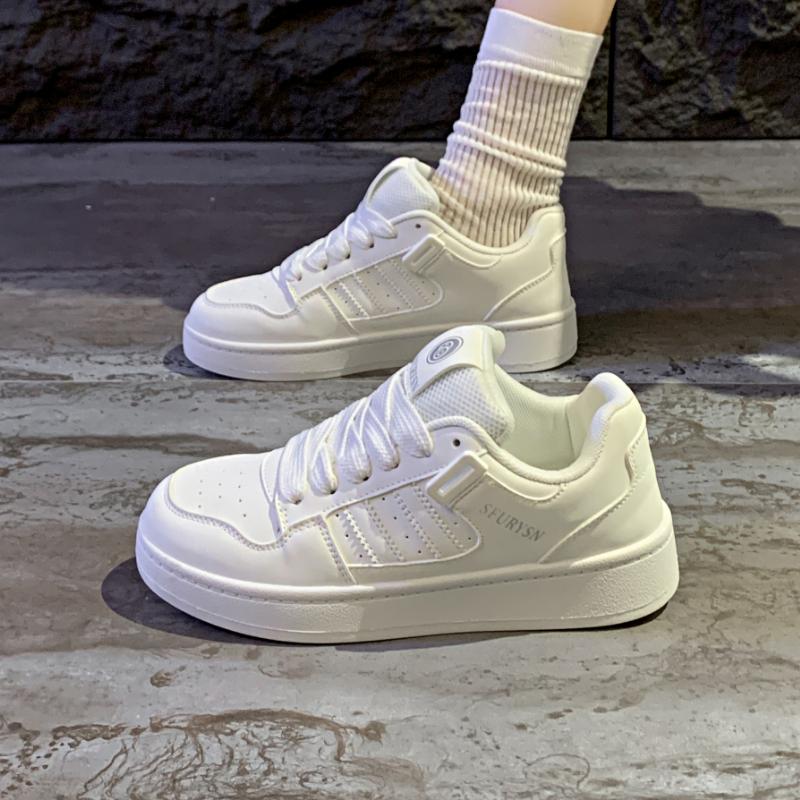 Модные женские кроссовки Новые модные туфли с аэрационной пластиной для женщин Универсальная платформа для пары Белые туфли Уличные повседневные кроссовки Женские