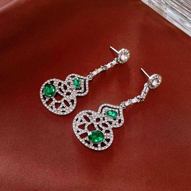 Silver Needle French Fresh Exaggerated Diamond Earrings Light Luxury High-end Stud Earrings Temperament Earrings Design Sense Niche