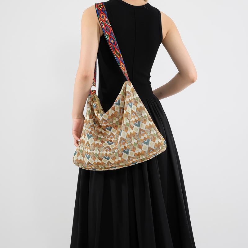 2024 летняя новая модная нишевая портативная сумка-тоут для поездок на работу простая модная большая вместительная модная сумка подмышкой