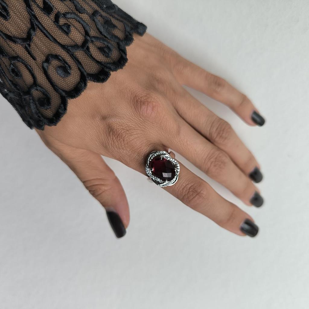 Серебряное кольцо с искусственным гранатом nano 4.925ct, фианитами, вес изделия 5,21 гр (60002303)