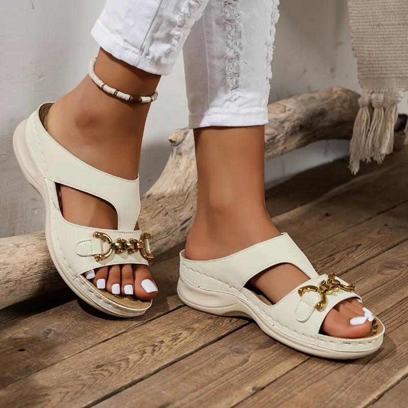 Модная женская обувь 2024 года, горячая распродажа, женские тапочки с открытым носком, летние римские цепочки, однотонные, повседневные пляжные тапочки на танкетке, большого размера