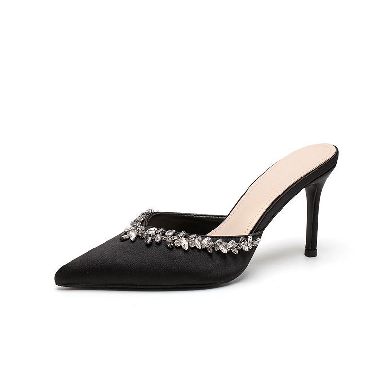 Черные атласные туфли-лодочки с острым носком и стразами, новинка весны 2025 года, сексуальные крутые шлепанцы на тонком каблуке для интернет-знаменитостей