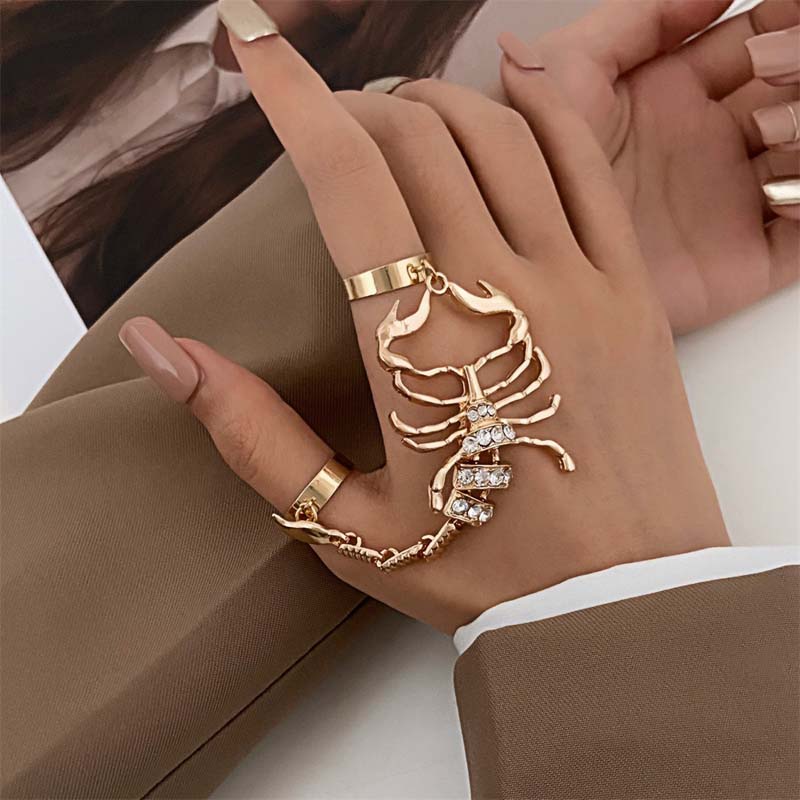 Punk Sliver Scorpion Chain Ring for Woman Men Retro Exaggerated Shiny Zircon Spider Snake Adjustable Rings Party Jewelry
