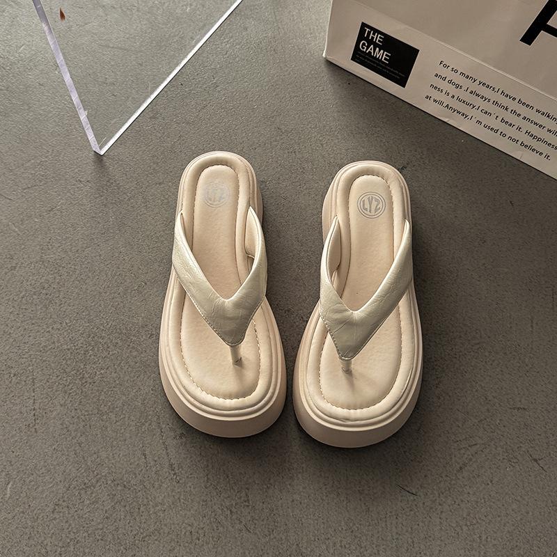 Новые удобные и комфортные шлепанцы на толстой подошве для женской летней обуви с сандалиями для пальцев и пляжными крутыми тапочками