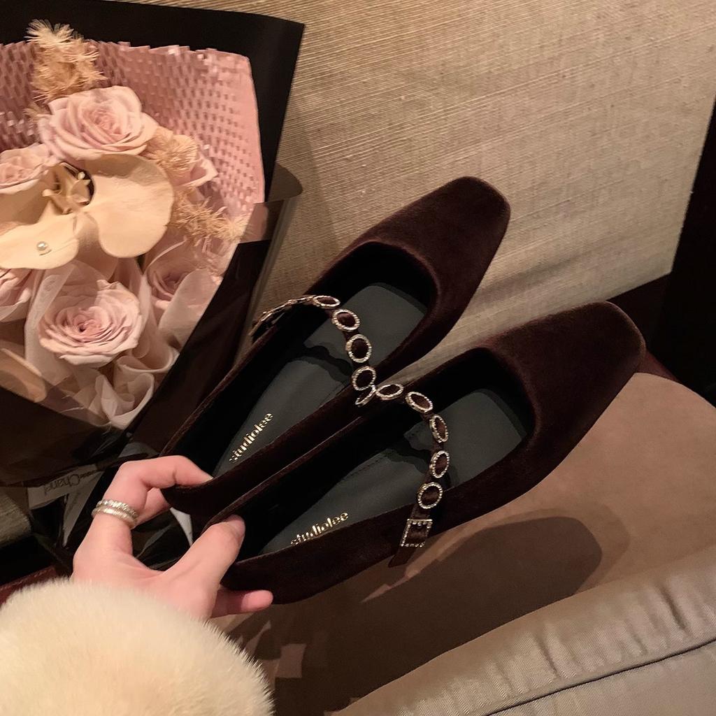 Версия из овчины~ Французский темперамент стразовое слово с замшевыми туфлями Мэри Джейн квадратный носок балетки с мелким вырезом