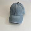 Классическая однотонная джинсовая бейсболка женская повседневная универсальная солнцезащитная ранняя осень жесткий верх подчеркивающая лицо маленькая кепка парная уличная