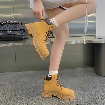 Виноградная мама имеет те же осенне-зимние новые короткие ботинки, кроссовки на толстой подошве, большие желтые ботинки, универсальные ботинки Мартина с круглым носком и шнуровкой.